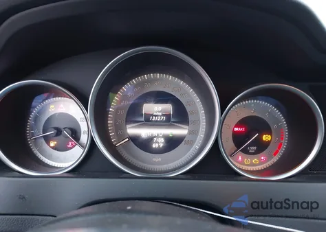 2013 Mercedes-Benz C 250 z USA, uszkodzony, nr VIN WDDGJ4HB8DF976187